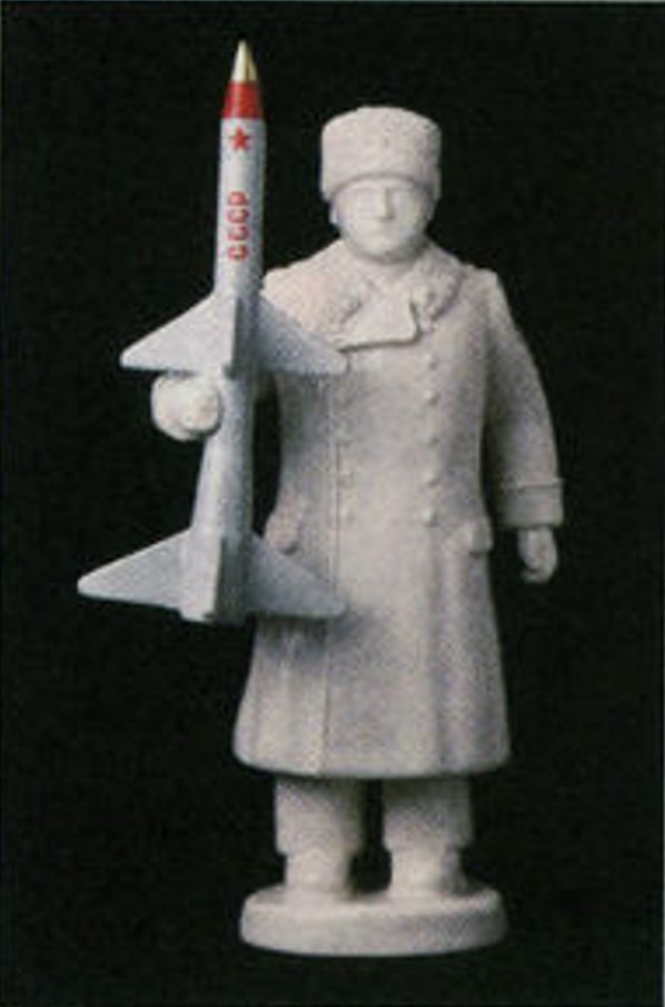 Маршал з ракетою