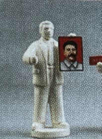 Чоловік із портретом Сталіна