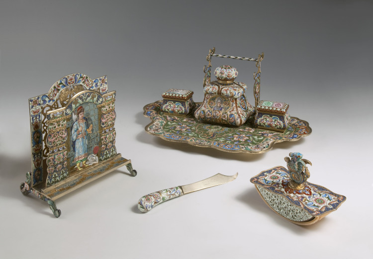 Writing instrument (tray, inkwell, press papier, stamp box, pen box, knife, pen, paper stand)