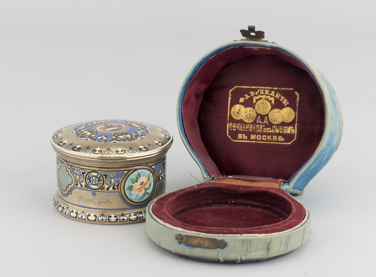 Presentation box in original case