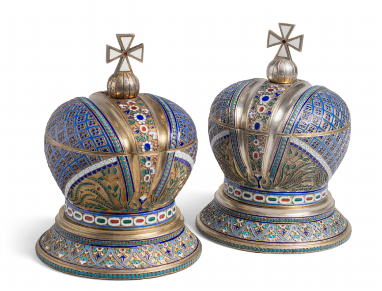 Caskets in the shape of crowns