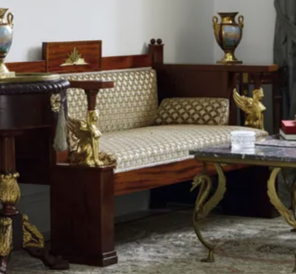 Ампірний диван